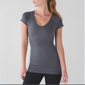Lululemon- Swiftly shortsleeved- Dark Grey- Size 4- Hip Length (long)